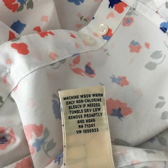 L.L. Bean Floral Blouse Wrinkle Free Button Up Top XXS Pink Blue Flowers - Picture 8 of 8